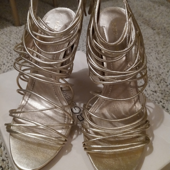 Shoes - Picture 2 of 4